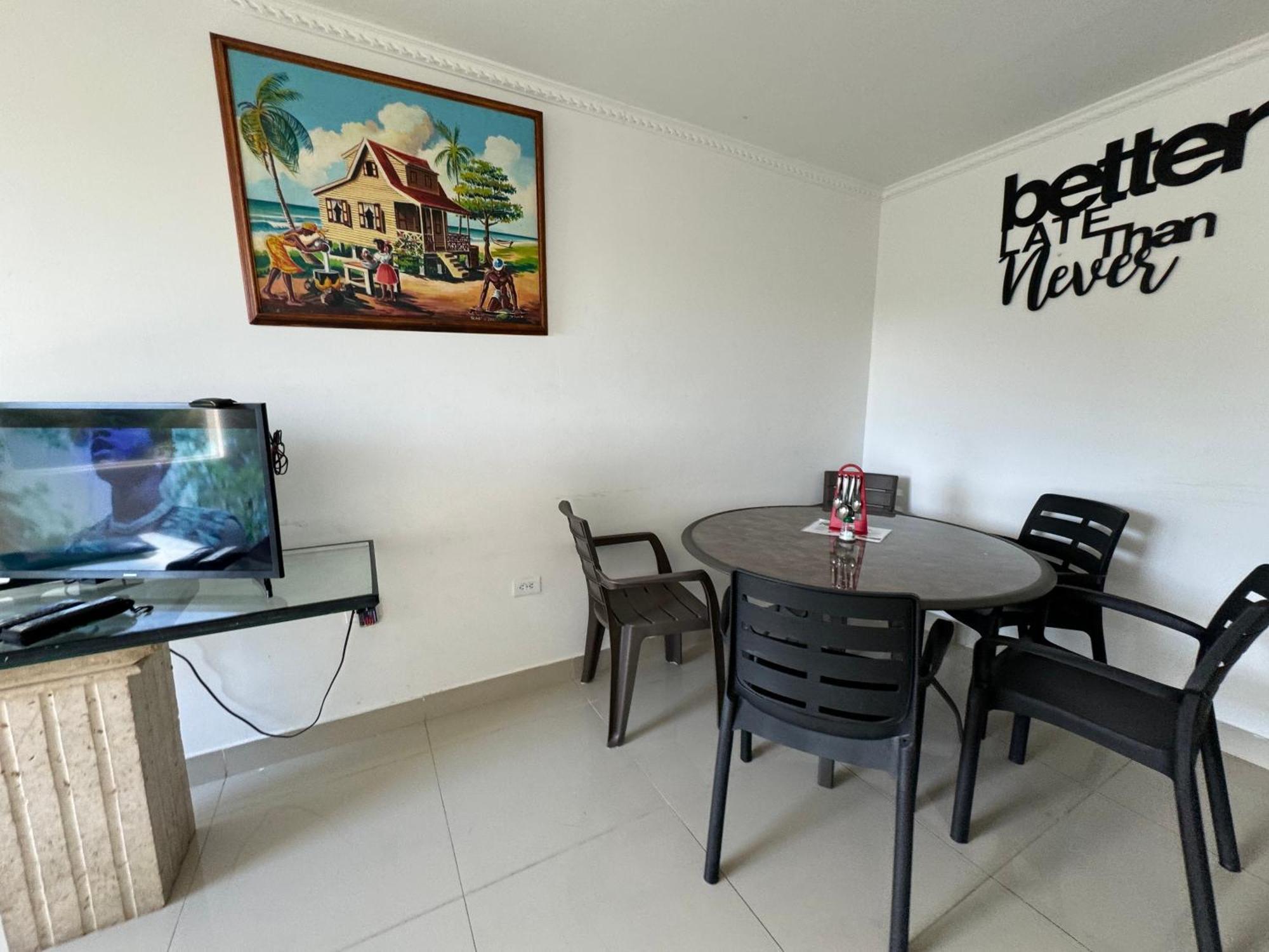 Sea Life Apartamentos En Via Principal Centro Y San Luis Сан-Андрес Экстерьер фото