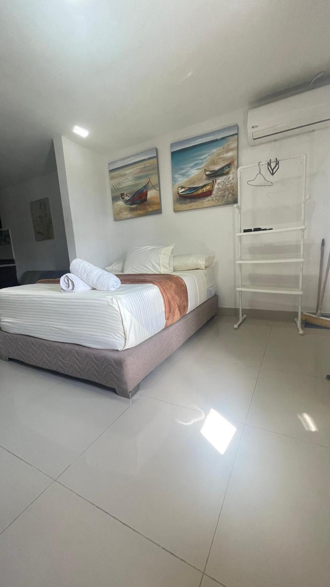 Sea Life Apartamentos En Via Principal Centro Y San Luis Сан-Андрес Экстерьер фото