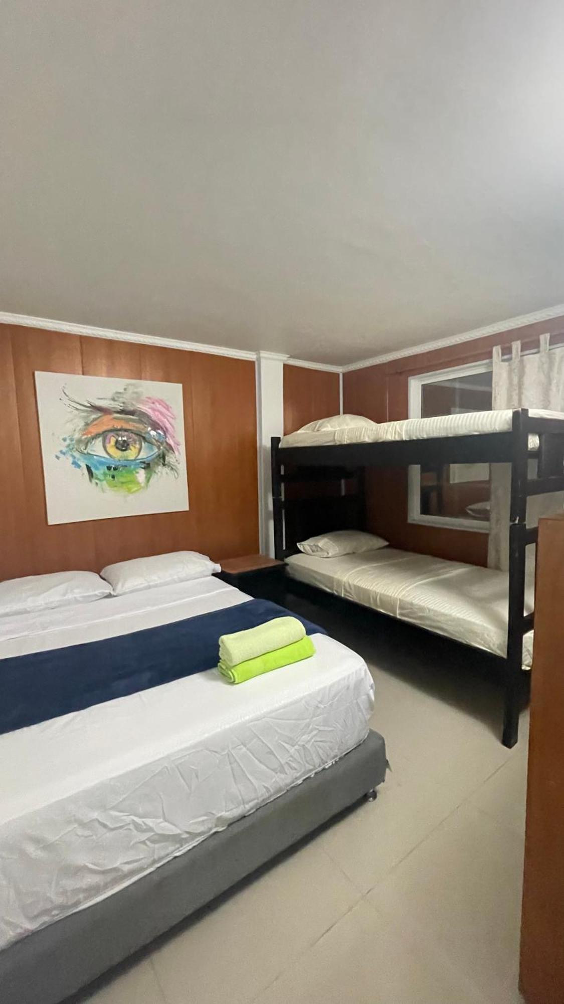 Sea Life Apartamentos En Via Principal Centro Y San Luis Сан-Андрес Экстерьер фото